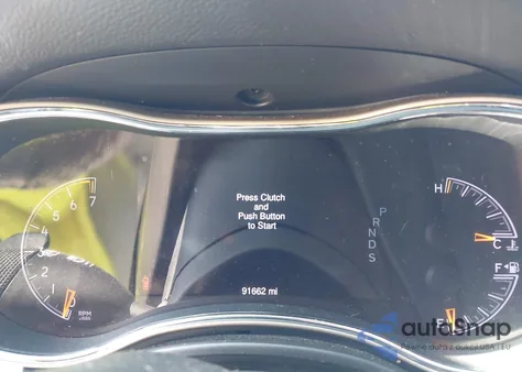 2015 Jeep Grand Cherokee Laredo z USA, uszkodzony, nr VIN 1C4RJFAG3FC704252